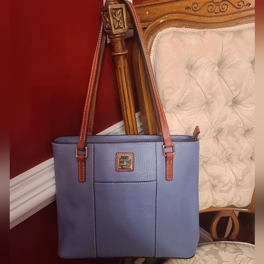 (NWOT) REAR  Dooney & Bourke Shoulder Bag